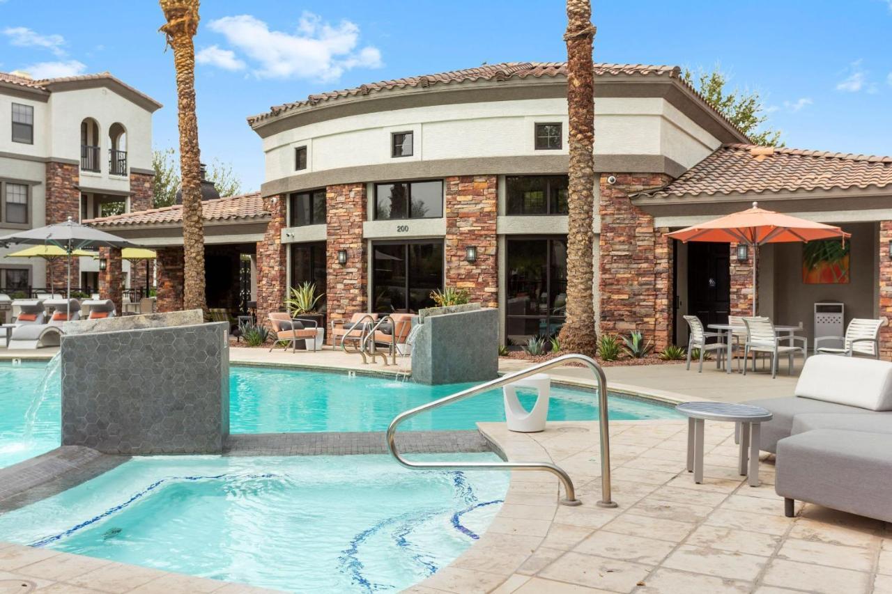 Cozysuites Glendale By The Stadium With Pool 06 エクステリア 写真